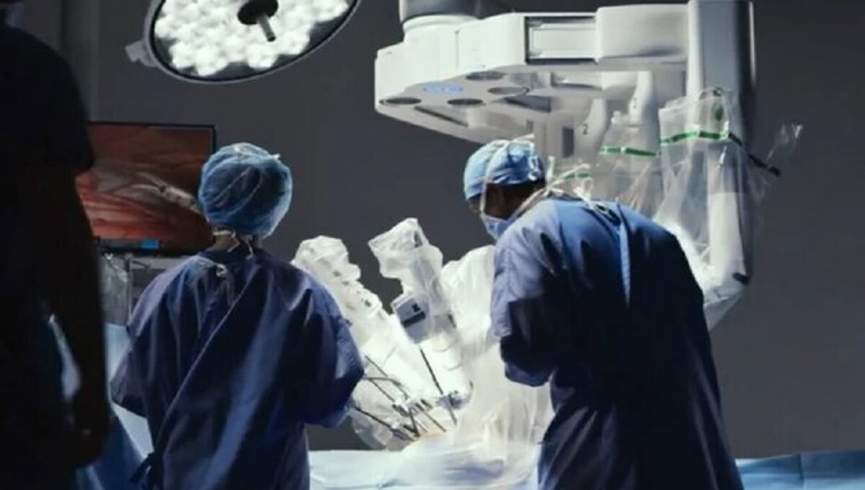 ربات داوینچی حین عملیات جراحی آدم کشت