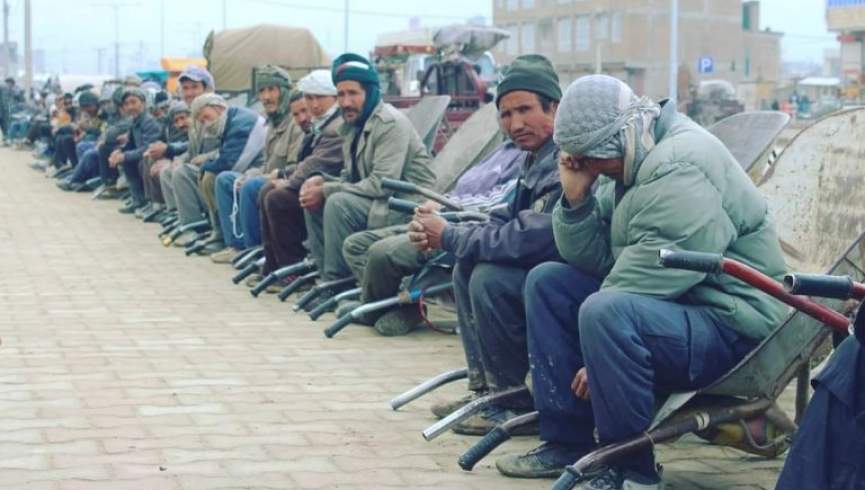 طالبان افغانستان را به کام فقر و بیکاری کشانده‌اند؛ اقتصاد کشور فرو می‌پاشد