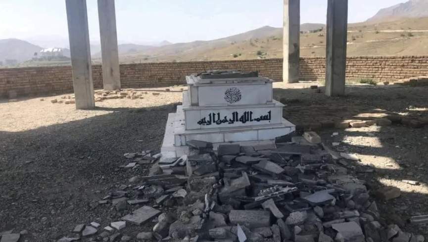 طالبان سنگ مزار سیدحسین انوری، از رهبران جهاد افغانستان را شکستند