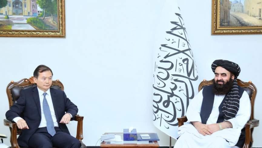 سرپرست وزارت خارجه طالبان با معاون ولایت سین‌کیانگ چین دیدار کرد