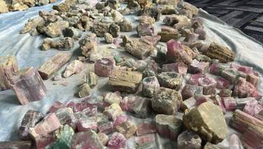 گروه طالبان 165 کیلوگرام سنگ‌ بیروج نورستان را فروختند