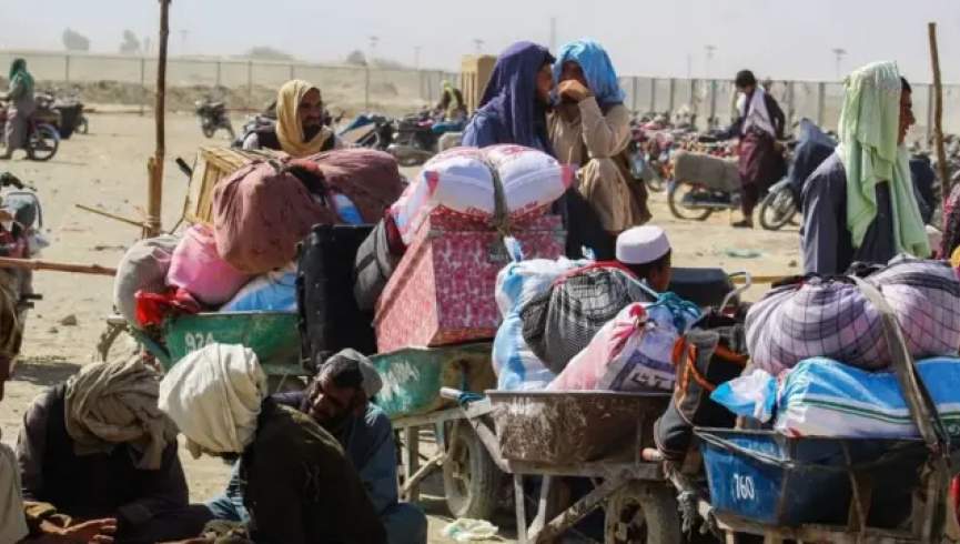 دا چې څوک له هېواده باسو او څوک پرېږدو زموږ کار دی